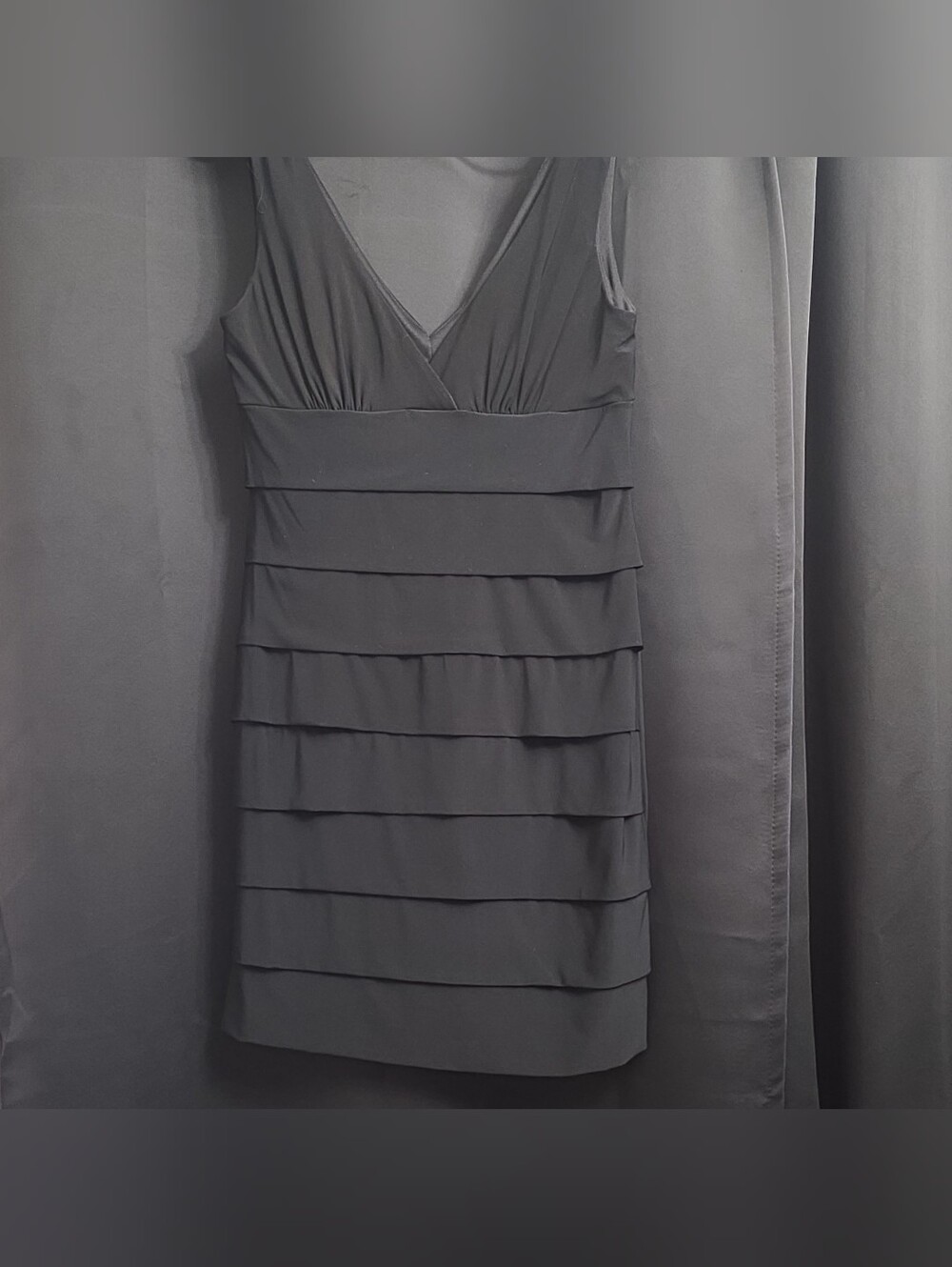 Solid Black Chiffon Dress Size 10  Sleeveless V-Neck Layered Lined.  B. Smart